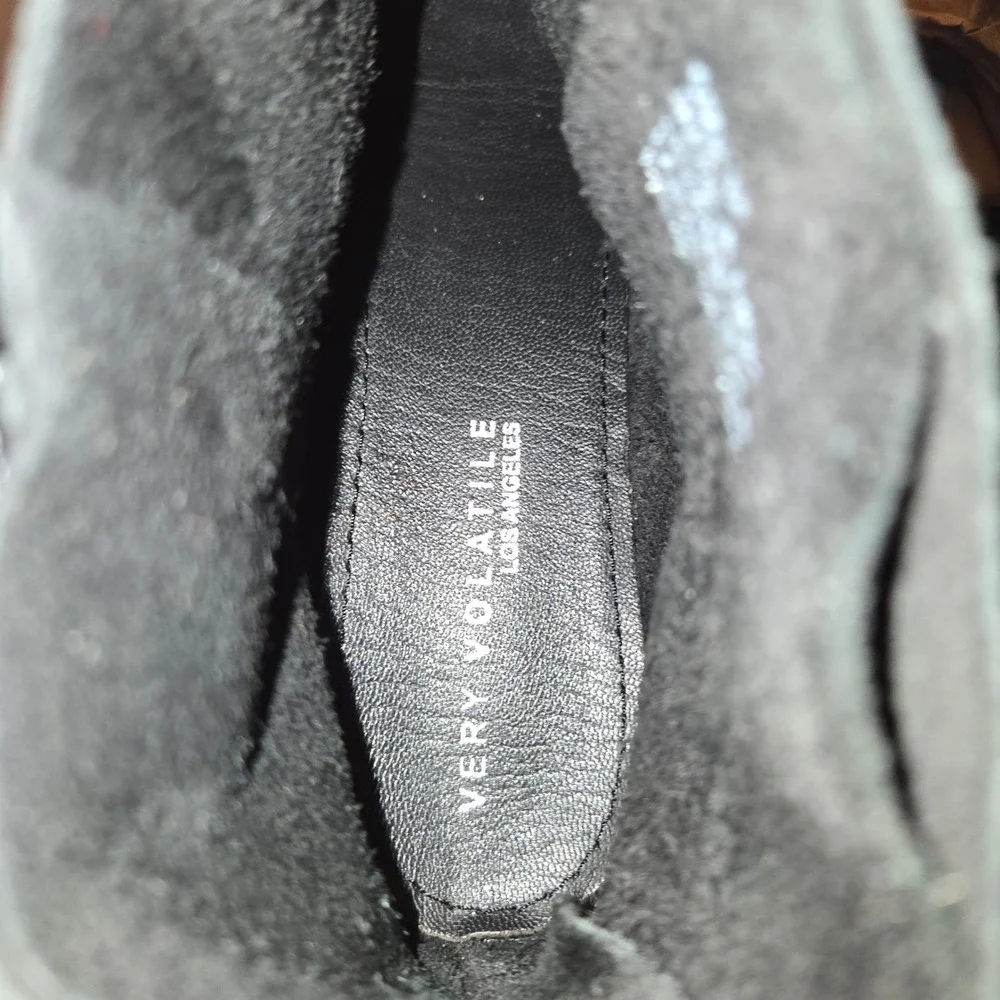 Very Volatile Aldworth Booties‎ Women 10 Black Suede Rear Zip Low Stacked Heel